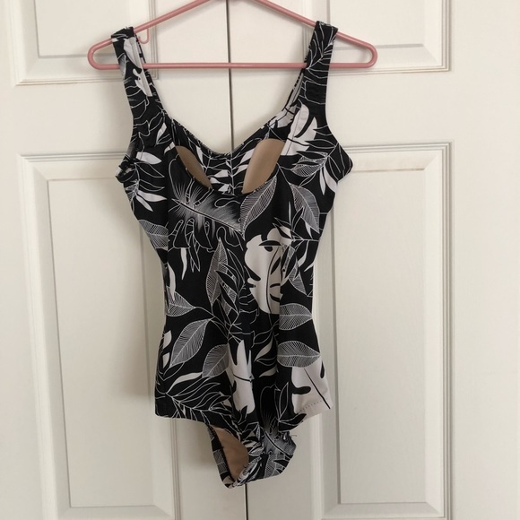 Black and white leafy one piece swimsuit size 10 - Picture 3 of 3